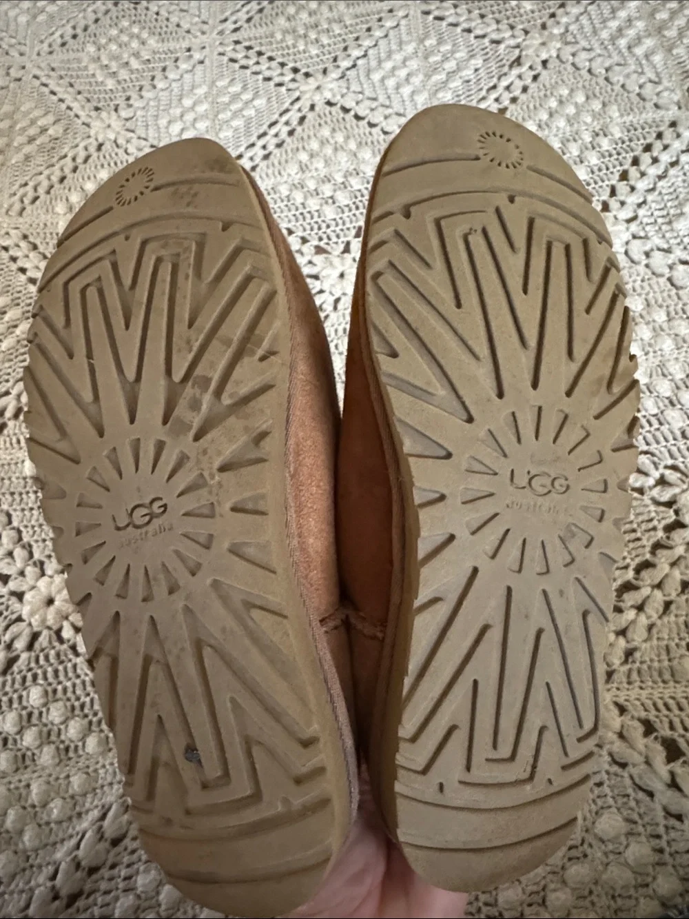 UGG‎ Classic Short Suede Boots - Chestnut